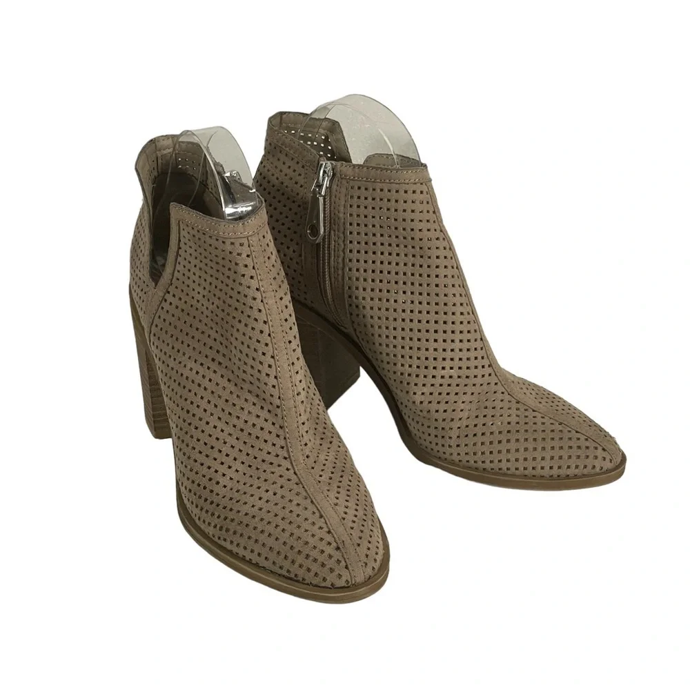 DV Dolce Vita Tan Faux Perforated Suede Zip Western Ankle Boot Sz 7.5